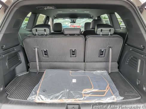New 2026 GMC Acadia AT4 w/ Luxury Package AWD/4WD image 17