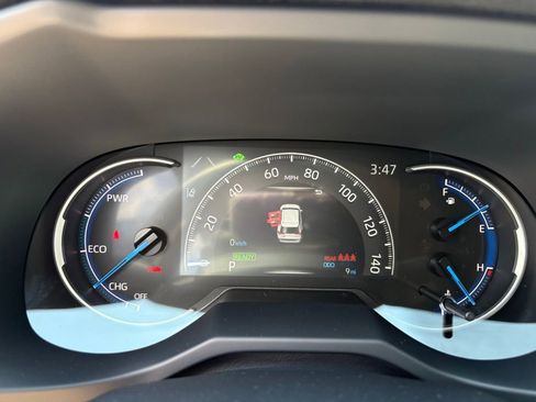 Used 2025 Toyota RAV4 LE image 17