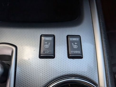 Used 2018 Nissan Pathfinder SL image 4