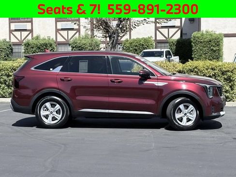Certified 2024 Kia Sorento LX FWD image 4