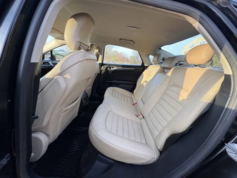 Used 2017 Ford Fusion SE w/ Fusion SE Technology Package FWD image 23
