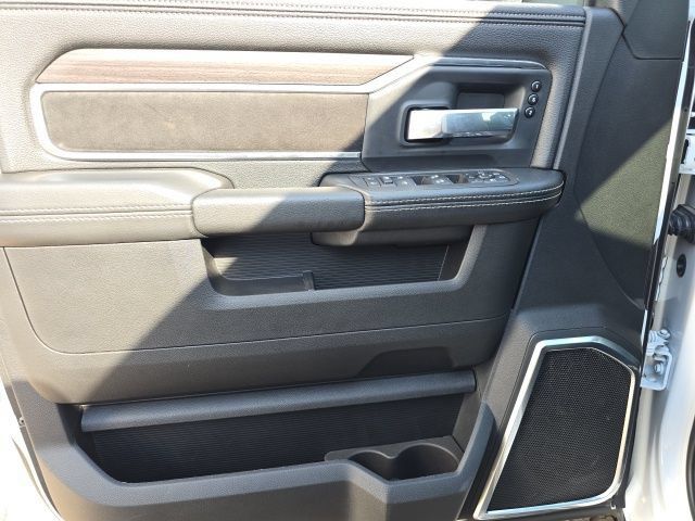 Used 2025 RAM 2500 Laramie AWD/4WD image 13