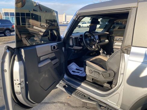 Used 2023 Ford Bronco Wildtrak image 10