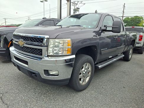 Used 2011 Chevrolet Silverado 2500 LT w/ Interior Plus Package AWD/4WD image 3