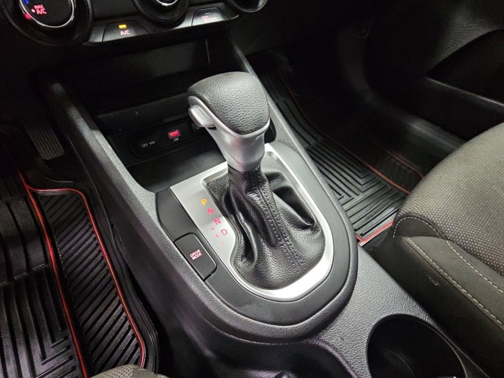 Used 2022 Kia Forte LXS FWD image 18
