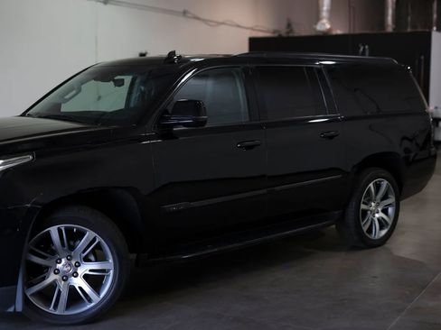 Used 2019 Cadillac Escalade ESV Luxury image 10