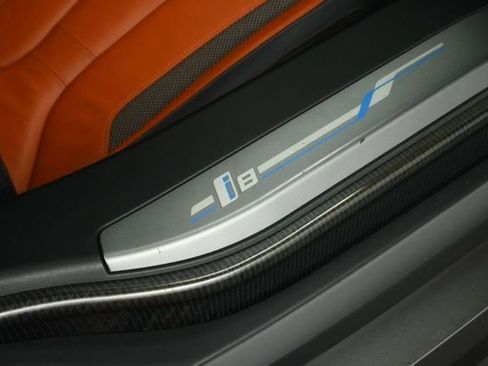 Used 2019 BMW i8 Coupe AWD/4WD image 38