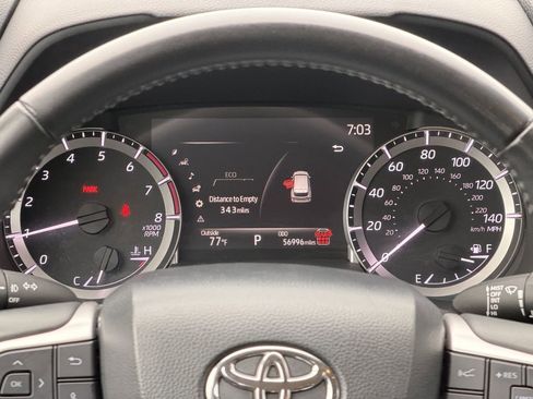 Used 2024 Toyota Highlander LE FWD image 16