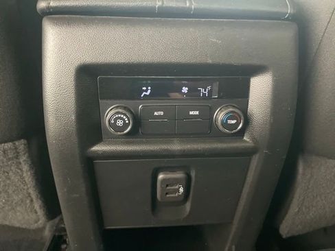 Used 2023 Chevrolet Traverse LT FWD image 44