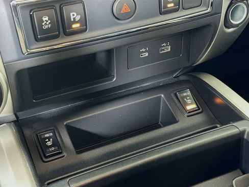 Used 2021 Nissan Titan 4x4 Crew Cab image 31