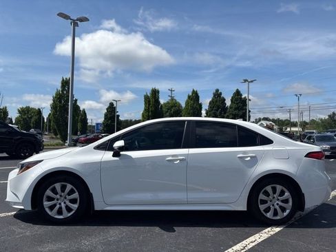 Used 2025 Toyota Corolla LE FWD image 8
