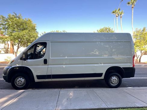 Used 2020 RAM ProMaster 2500 w/ Interior Convenience Group FWD image 5