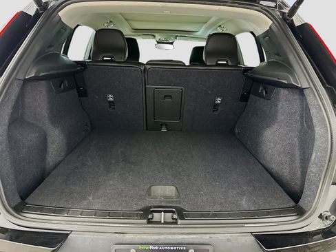 Used 2025 Volvo XC40 B5 Core image 31