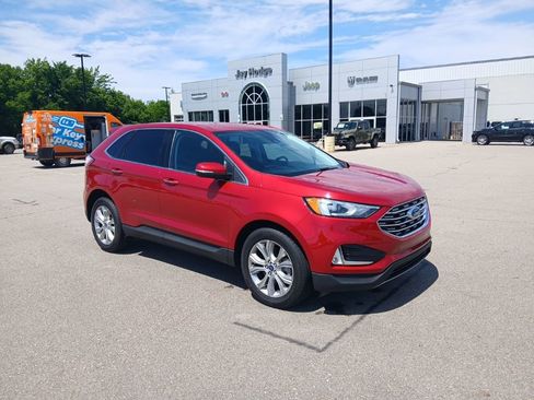 Used 2022 Ford Edge Titanium AWD/4WD image 2