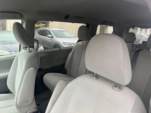 Used 2013 Toyota Sienna LE FWD image 14