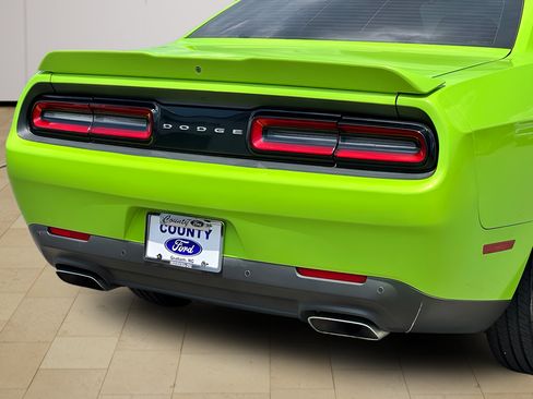 Used 2015 Dodge Challenger R/T Plus RWD image 37