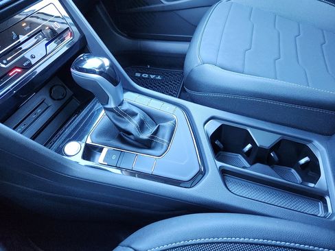 New 2026 Volkswagen Taos SE image 20