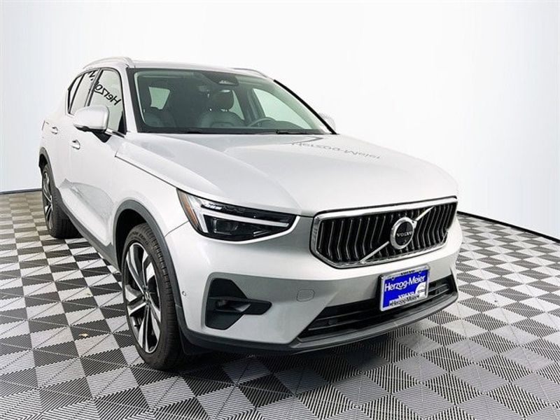 Certified 2024 Volvo XC40 B5 Plus w/ Protection Package Premier image 1