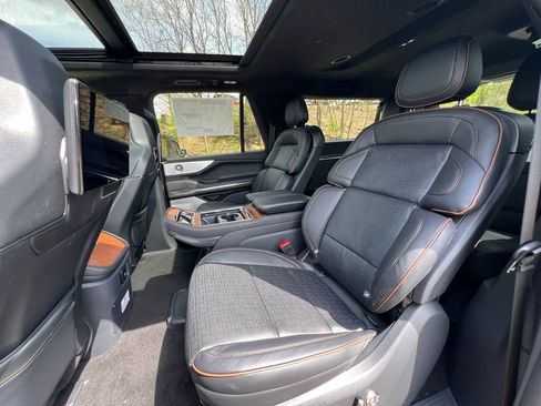 New 2025 Lincoln Navigator L Black Label AWD/4WD image 18