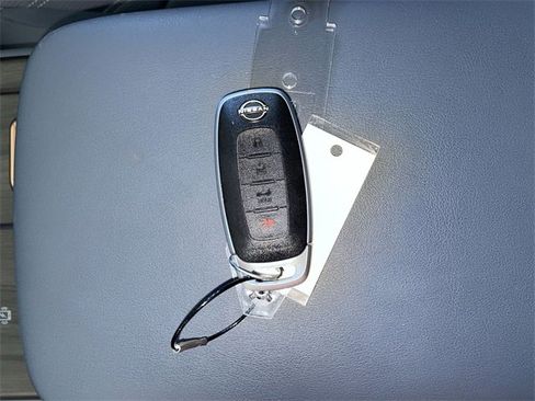 Certified 2025 Nissan Ariya Platinum image 35