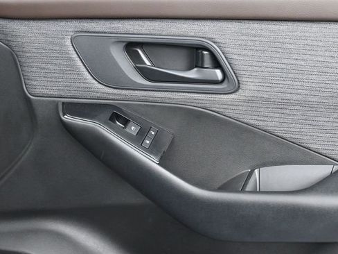 Used 2023 Nissan Rogue S FWD image 34