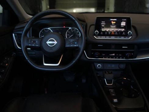 Used 2023 Nissan Rogue SV w/ SV Premium B Package FWD image 18