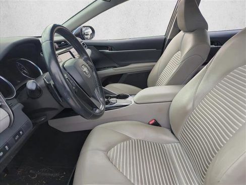 Used 2018 Toyota Camry SE image 12