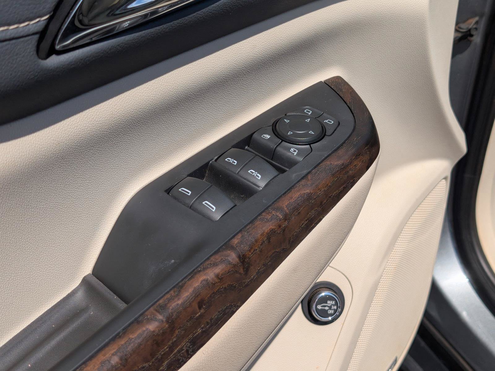 Used 2023 GMC Acadia Denali w/ Denali Technology Package FWD image 17