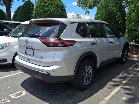 Used 2024 Nissan Rogue S AWD/4WD image 6