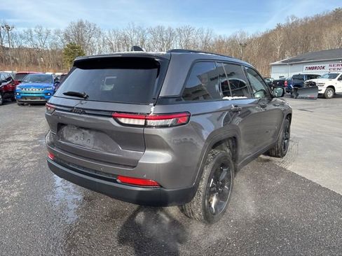 New 2025 Jeep Grand Cherokee Altitude image 4
