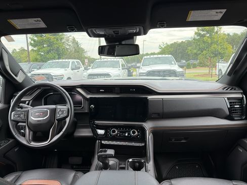 Used 2024 GMC Sierra 1500 AT4 w/ AT4 Premium Package AWD/4WD image 10