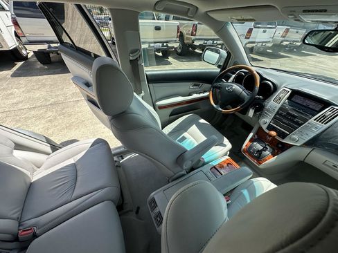 Used 2005 Lexus RX 330 w/ Premium Pkg FWD image 55