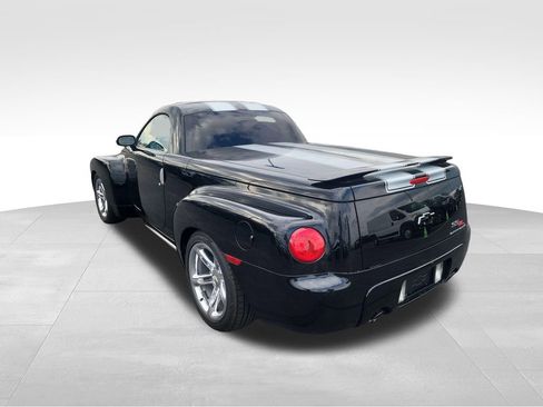 Used 2005 Chevrolet SSR w/ Preferred Equipment Group RWD image 4