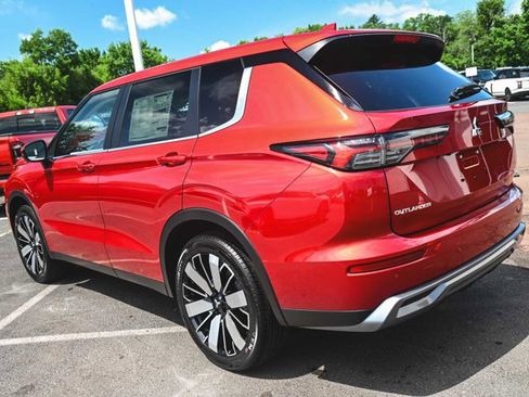 New 2025 Mitsubishi Outlander SE image 4