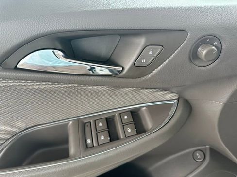 Used 2017 Chevrolet Cruze LT w/ Convenience Package FWD image 21
