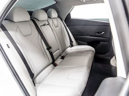 Used 2025 Hyundai Elantra Limited image 34