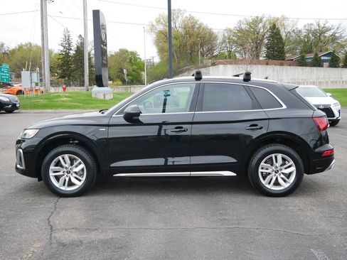 Used 2023 Audi Q5 2.0T Premium w/ Convenience Package AWD/4WD image 3