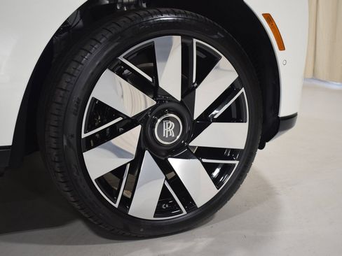 New 2026 Rolls-Royce Cullinan image 15