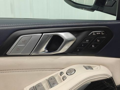 Used 2022 BMW X7 xDrive40i w/ M Sport Package AWD/4WD image 87