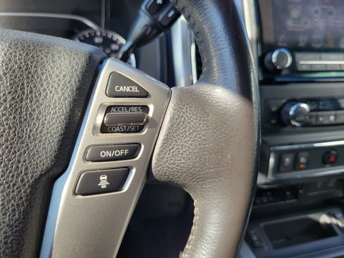 Used 2020 Nissan Titan SL w/ Moonroof Package image 21