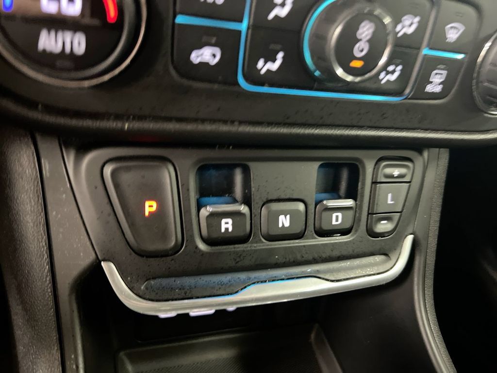 Used 2019 GMC Terrain SLE w/ Driver Convenience Package FWD image 16