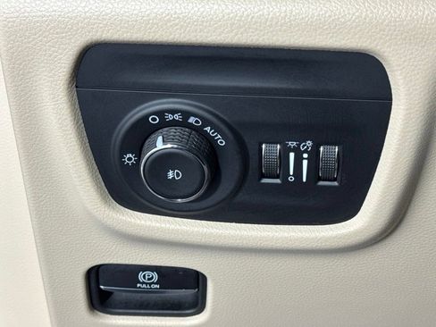 Certified 2025 Jeep Grand Cherokee L Limited w/ Luxury Tech Group II AWD/4WD image 25