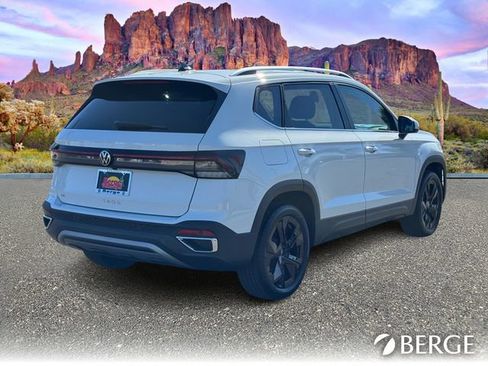 New 2025 Volkswagen Taos SE image 7