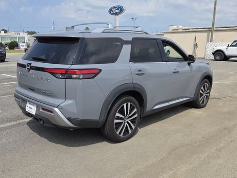 Used 2023 Nissan Pathfinder Platinum AWD/4WD image 14