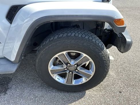 Used 2019 Jeep Wrangler Unlimited Sahara image 7