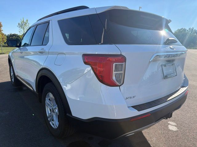 Used 2021 Ford Explorer XLT w/ Equipment Group 202A AWD/4WD image 14