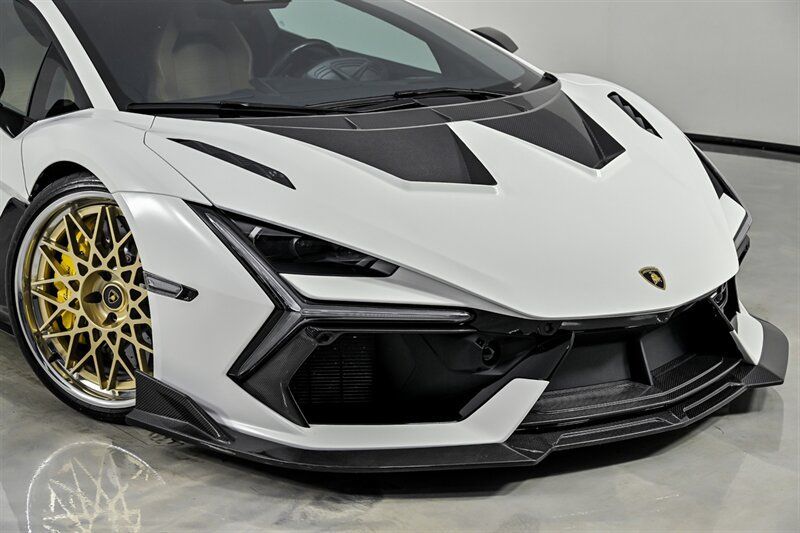 Used 2024 Lamborghini Revuelto AWD/4WD image 4