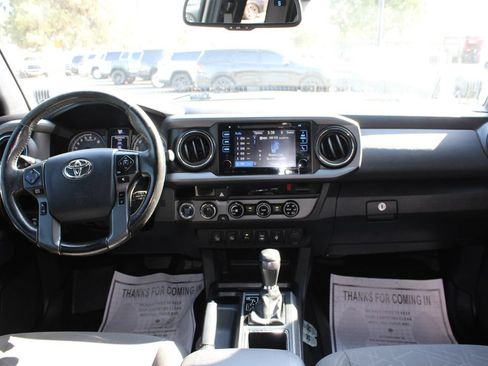 Used 2018 Toyota Tacoma TRD Off-Road w/ Technology Package AWD/4WD image 21