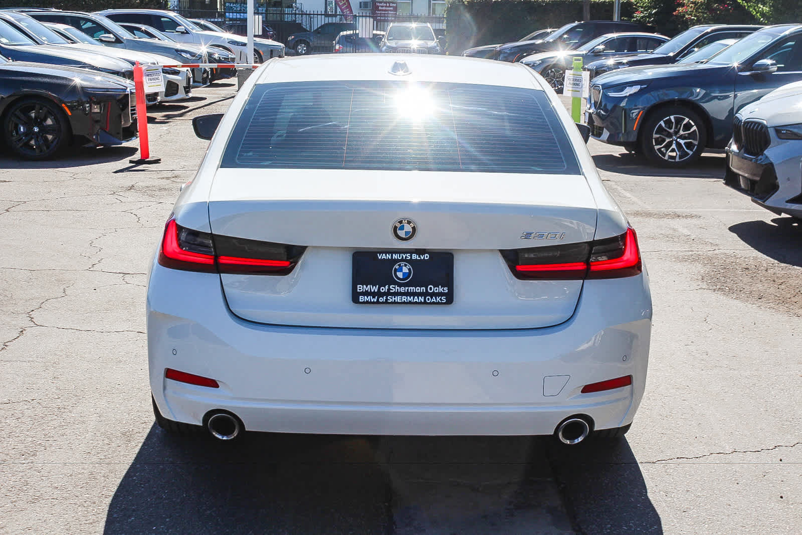 Used 2024 BMW 330i Sedan w/ Premium Package RWD image 9