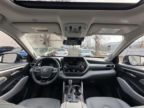 Used 2021 Toyota Highlander Platinum image 10